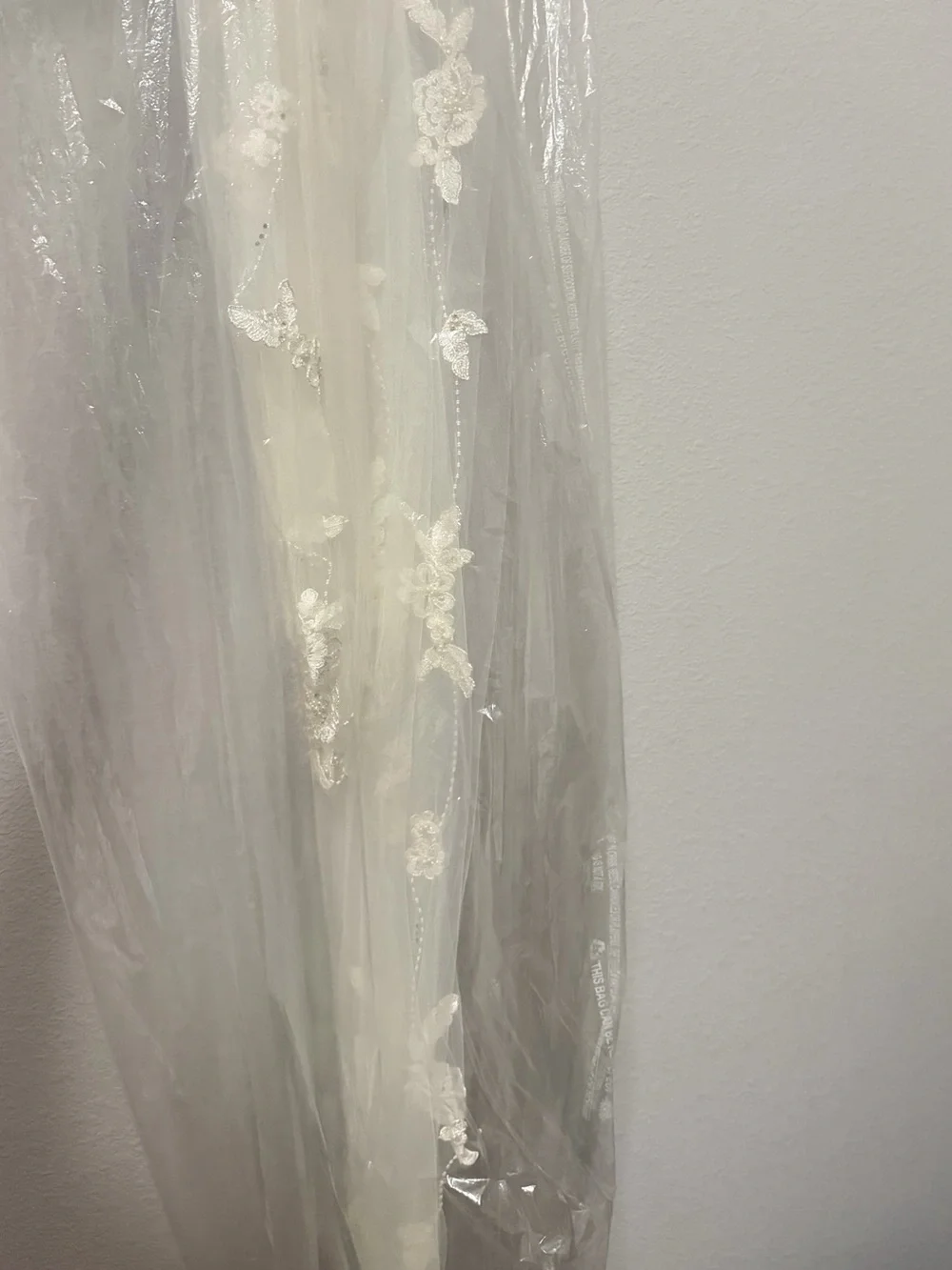 Floral Appliqué Beaded Scalloped Cathedral Bridal Veil - Ivory